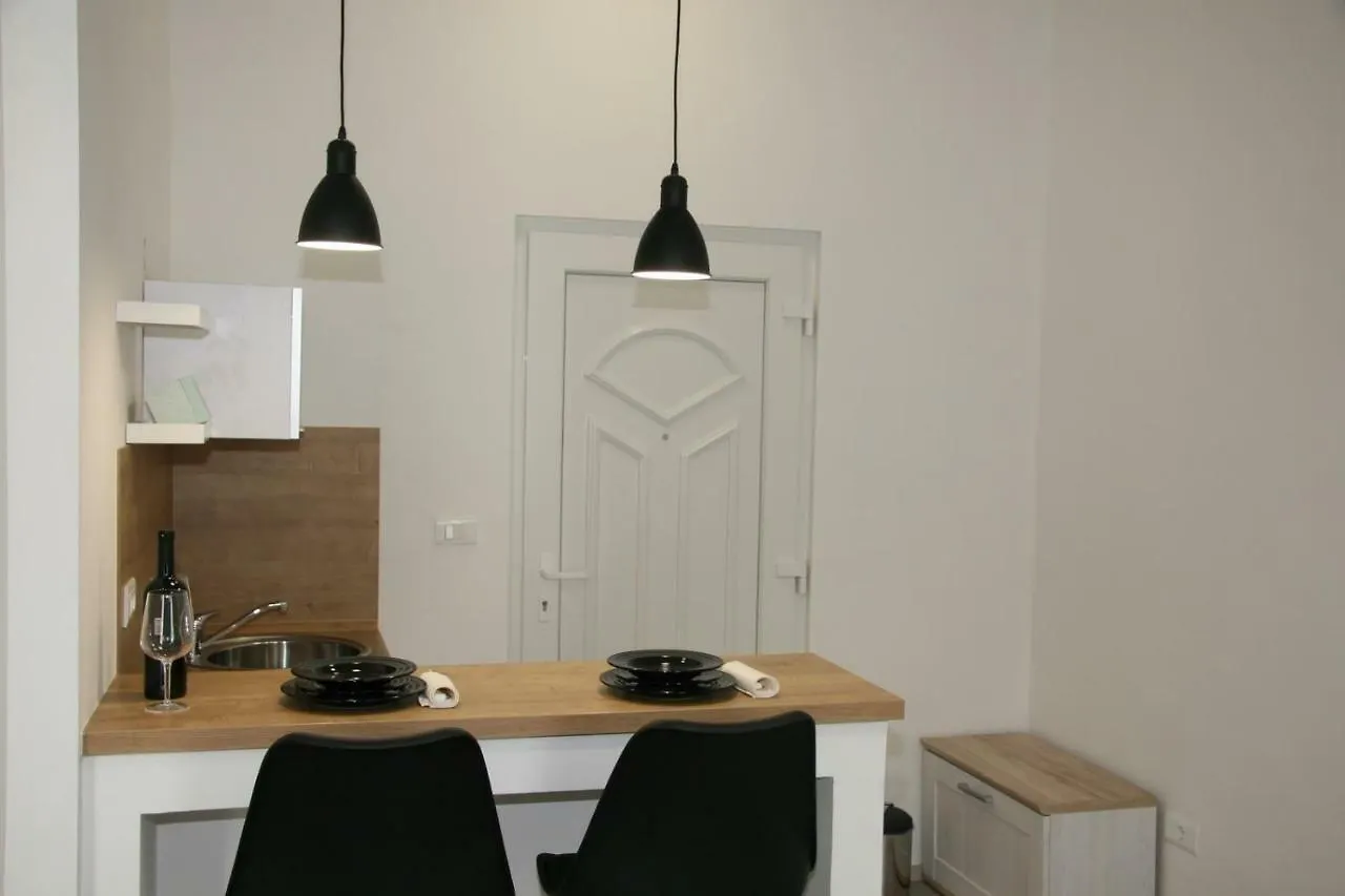 Stylish Apartment In City Center 普拉