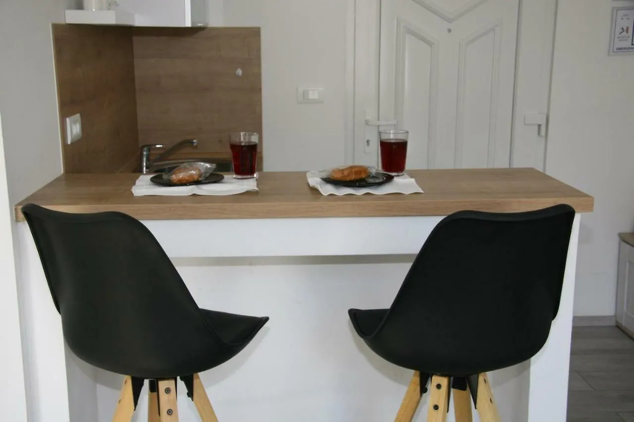 Stylish Apartment In City Center 普拉 克罗地亚