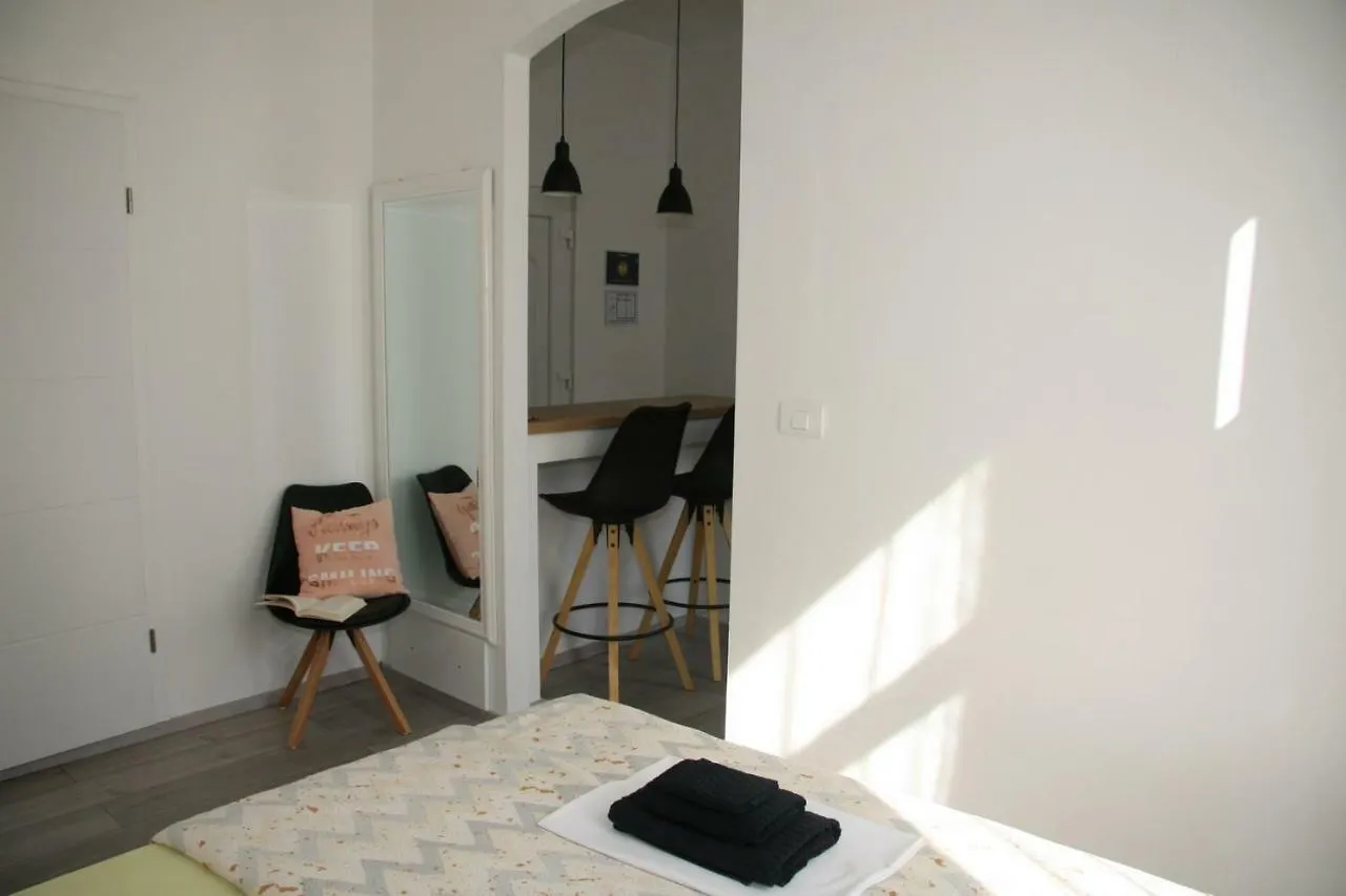 Stylish Apartment In City Center 普拉